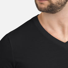 Load image into Gallery viewer, Het Moeilijkste Deel Van Mijn Werk Is Aardig Zijn Tegen Mensen Guys V-Neck