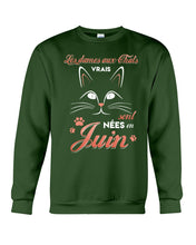 Load image into Gallery viewer, Lé Dames Aux Thats Vrais Sont Nées En Juin For Birthday Gift Sweatshirt