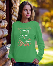 Load image into Gallery viewer, Lé Dames Aux Thats Vrais Sont Nées En Juin For Birthday Gift Sweatshirt