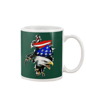 Load image into Gallery viewer, Eagle Giant Scratch USA Flag Gift For Women Mug
