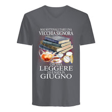 Load image into Gallery viewer, Mai Sottovalutare Una Vecchia Signore Che Ama Leggere Ed E Nata In Giugno Trending Guys V-Neck