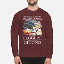 Load image into Gallery viewer, Mai Sottovalutare Una Vecchia Signore Che Ama Leggere Ed E Nata In Giugno Trending Sweatshirt
