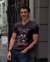Load image into Gallery viewer, Les Dames Au Chats Vrais Sont Nees En Juillet Guys V-Neck
