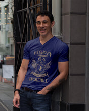 Load image into Gallery viewer, Hecho En 64 56      Anos Siendo Increible Special Custom Design Guys V-Neck
