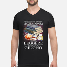 Load image into Gallery viewer, Mai Sottovalutare Una Vecchia Signore Che Ama Leggere Ed E Nata In Giugno Trending Guys V-Neck

