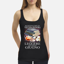Load image into Gallery viewer, Mai Sottovalutare Una Vecchia Signore Che Ama Leggere Ed E Nata In Giugno Trending Ladies Flowy Tank
