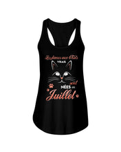 Load image into Gallery viewer, Les Dames Au Chats Vrais Sont Nees En Juillet Ladies Flowy Tank
