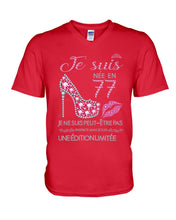 Load image into Gallery viewer, Je Suis Nee En 77 Je Ne Suis Peut-Être Pas Birthday Gift For Grandma Guys V-Neck
