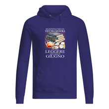 Load image into Gallery viewer, Mai Sottovalutare Una Vecchia Signore Che Ama Leggere Ed E Nata In Giugno Trending Hoodie
