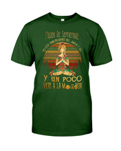 Load image into Gallery viewer, Mujer De Septiembre El Alma De Una Bruja Retro Vintage Gift  For Yoga Lovers Guys Tee
