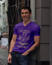 Load image into Gallery viewer, Hecho En 64 56      Anos Siendo Increible Special Custom Design Guys V-Neck
