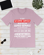 Load image into Gallery viewer, Je Suis Un Homme Chanceux J'ai Line Femme Custom Design Je Suis Son Roi Guys Tee
