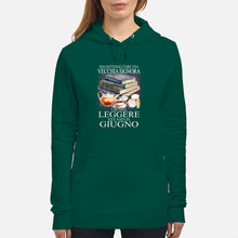 Load image into Gallery viewer, Mai Sottovalutare Una Vecchia Signore Che Ama Leggere Ed E Nata In Giugno Trending Hoodie
