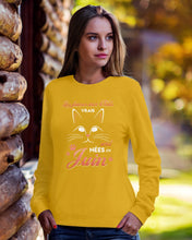 Load image into Gallery viewer, Lé Dames Aux Thats Vrais Sont Nées En   Juin For Birthday Gift Sweatshirt
