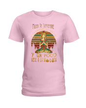 Load image into Gallery viewer, Mujer De Septiembre El Alma De Una Bruja Retro Vintage Gift  For Yoga Lovers Ladies Tee

