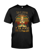 Load image into Gallery viewer, Mujer De Septiembre El Alma De Una Bruja Retro Vintage Gift  For Yoga Lovers Guys Tee
