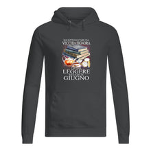 Load image into Gallery viewer, Mai Sottovalutare Una Vecchia Signore Che Ama Leggere Ed E Nata In Giugno Trending Hoodie
