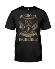 Load image into Gallery viewer, Hecho En 64 56      Anos Siendo Increible Special Custom Design Guys Tee
