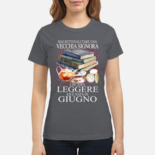 Load image into Gallery viewer, Mai Sottovalutare Una Vecchia Signore Che Ama Leggere Ed E Nata In Giugno Trending Ladies Tee
