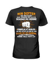 Load image into Gallery viewer, Min Dotter Ar Min Baby Dad Ihoroom Och Alltid Skadar Du Hennie Custom Ladies Tee
