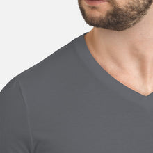 Load image into Gallery viewer, Het Moeilijkste Deel Van Mijn Werk Is Aardig Zijn Tegen Mensen Guys V-Neck
