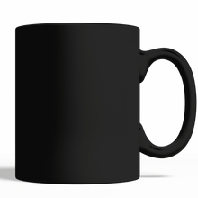 Load image into Gallery viewer, Mai Sottovalutare Una Vecchia Signore Che Ama Leggere Ed E Nata In Giugno Trending Black Mug
